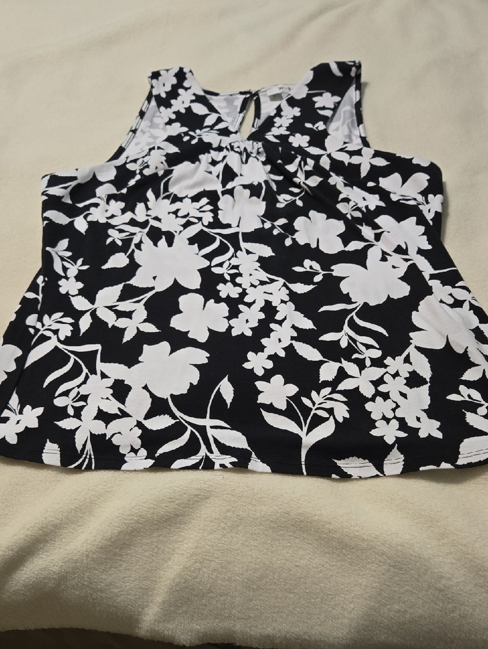 White House Black Market Black & White Floral Keyhole Sleeveless Top